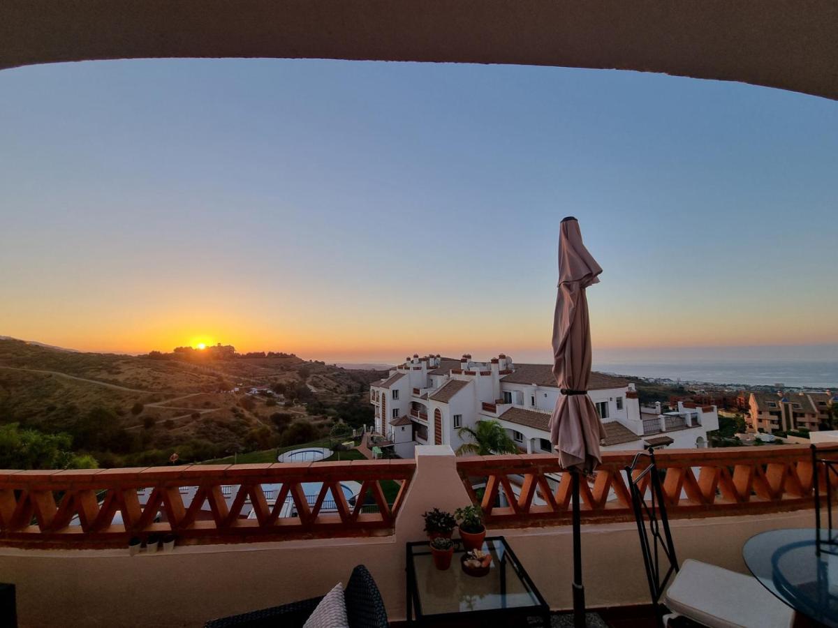 Elegant Apartment With Fantastic Views At The Top Of Calahonda Sitio de Calahonda Luaran gambar