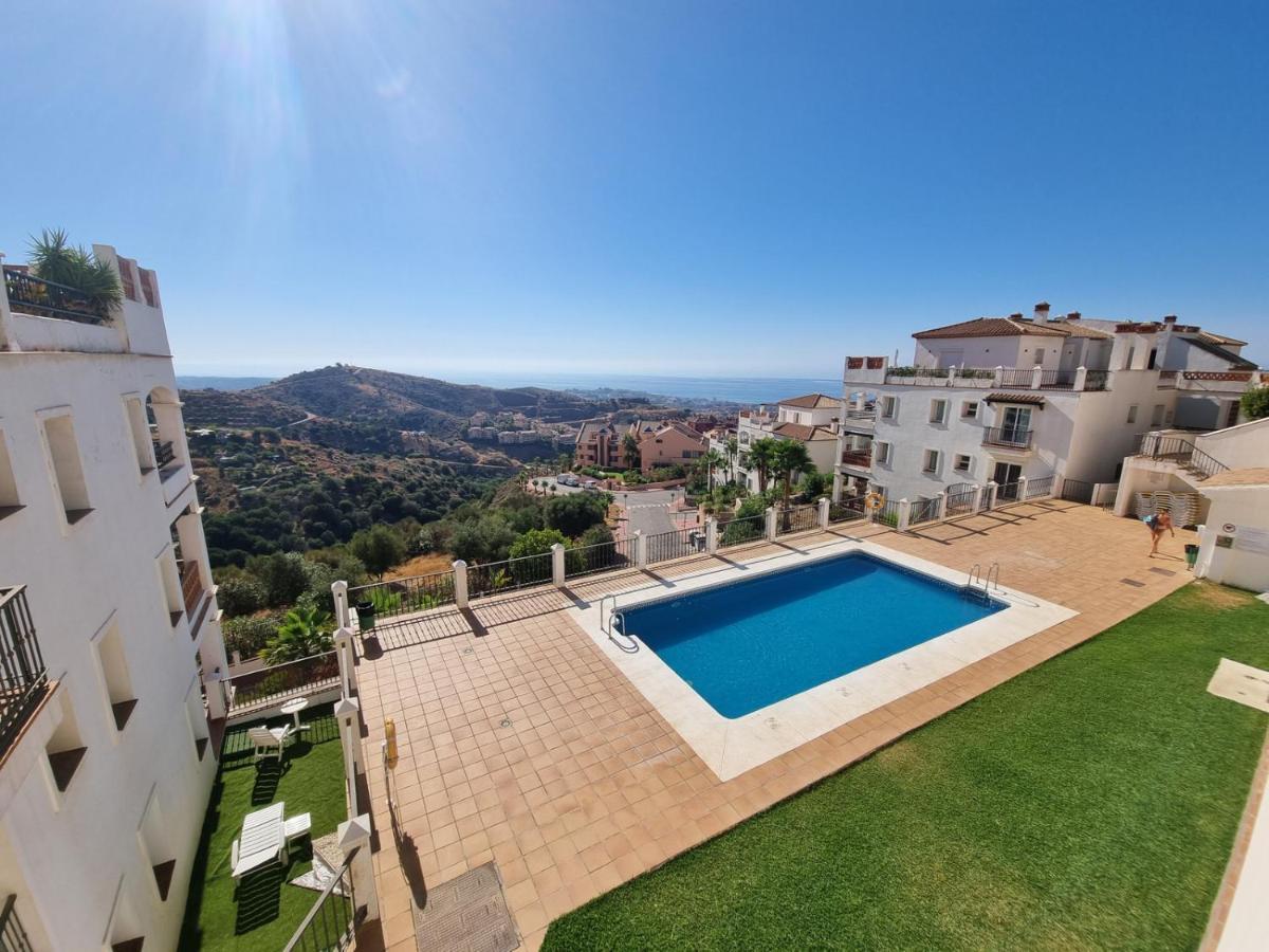Elegant Apartment With Fantastic Views At The Top Of Calahonda Sitio de Calahonda Luaran gambar