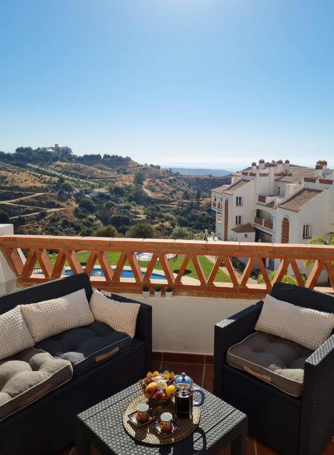 Elegant Apartment With Fantastic Views At The Top Of Calahonda Sitio de Calahonda Luaran gambar