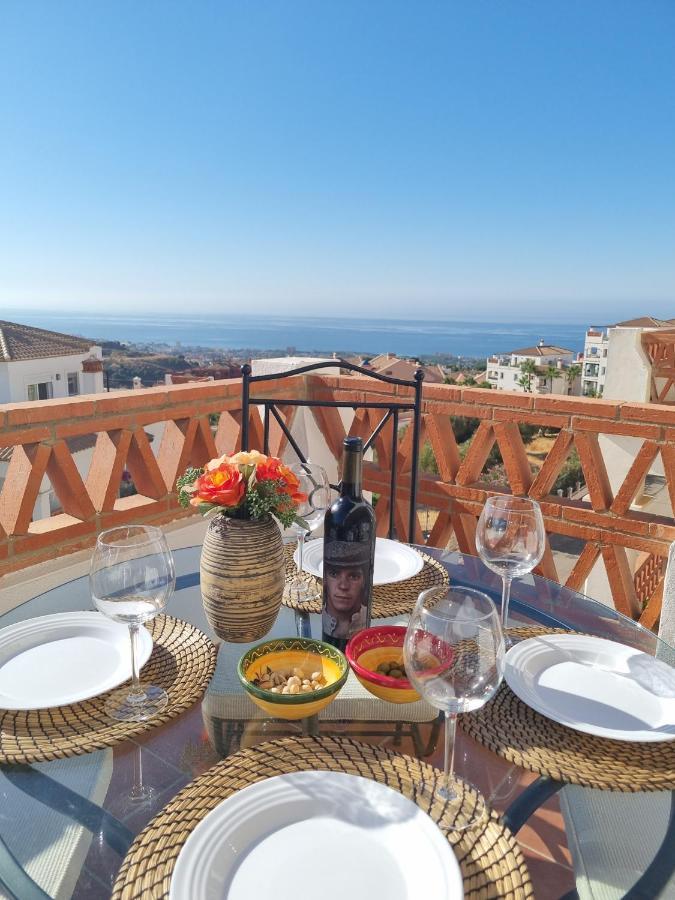 Elegant Apartment With Fantastic Views At The Top Of Calahonda Sitio de Calahonda Luaran gambar