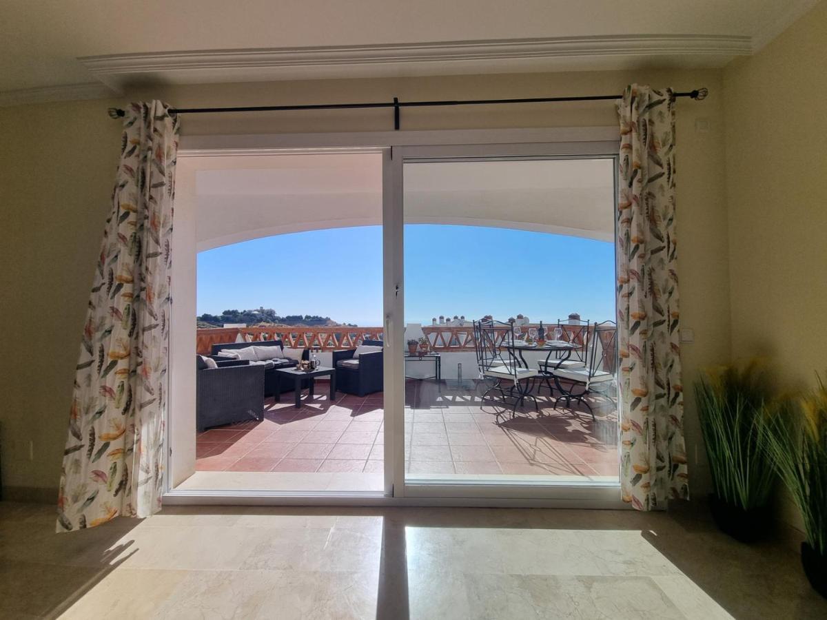 Elegant Apartment With Fantastic Views At The Top Of Calahonda Sitio de Calahonda Luaran gambar