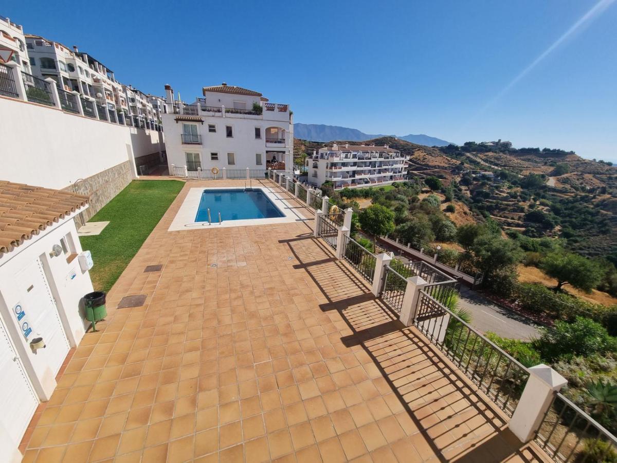Elegant Apartment With Fantastic Views At The Top Of Calahonda Sitio de Calahonda Luaran gambar