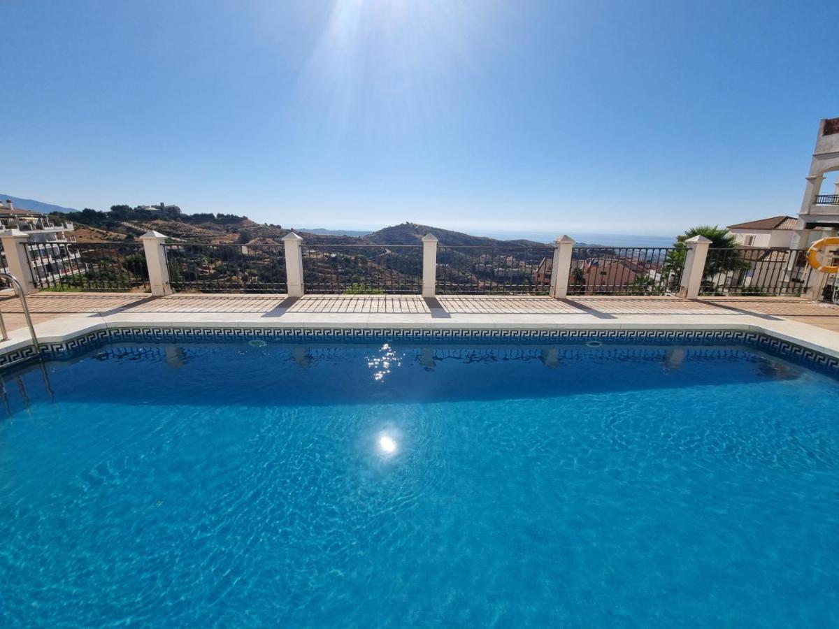 Elegant Apartment With Fantastic Views At The Top Of Calahonda Sitio de Calahonda Luaran gambar