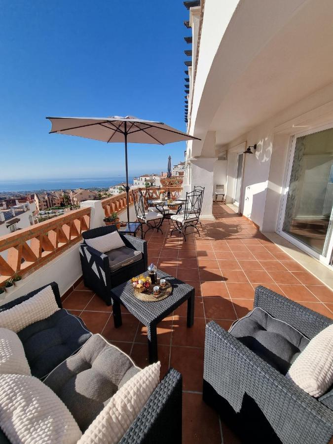 Elegant Apartment With Fantastic Views At The Top Of Calahonda Sitio de Calahonda Luaran gambar