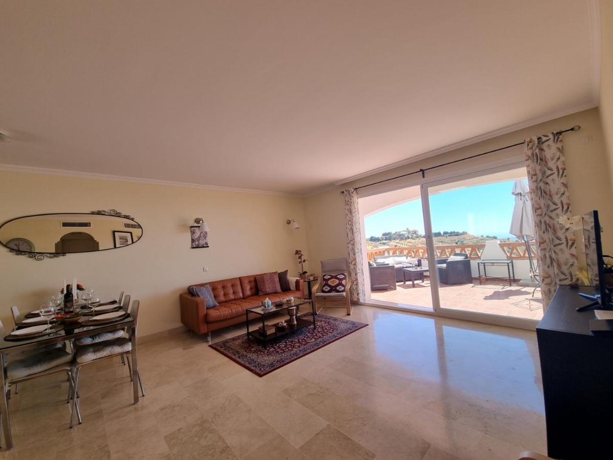 Elegant Apartment With Fantastic Views At The Top Of Calahonda Sitio de Calahonda Luaran gambar